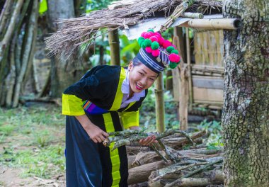 Bam Na Ouan, Laos - Ağustos 13: Bam Na Ouan köyü Laos üzerinde 13 Ağustos 2018 Hmong azınlıkta kızdan. Hmong azınlık Laos 49 etnik gruplarından biridir 