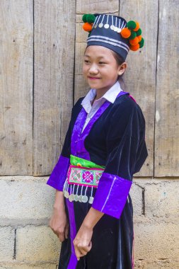 Bam Na Ouan, Laos - Ağustos 13: Bam Na Ouan köyü Laos üzerinde 13 Ağustos 2018 Hmong azınlıkta kızdan. Hmong azınlık Laos 49 etnik gruplarından biridir 