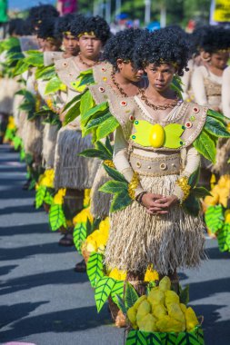 Manila, Filipinler - 27 Nisan: Aliwan fiesta üzerinde 27 Nisan 2018 Manila Filipinler katılımcılar. Aliwan Fiesta farklı kültürel festivaller Filipinler toplar yıllık bir olaydır