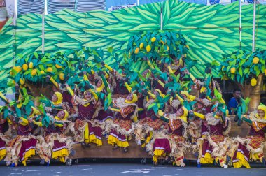 Manila, Filipinler - 27 Nisan: Aliwan fiesta üzerinde 27 Nisan 2018 Manila Filipinler katılımcılar. Aliwan Fiesta farklı kültürel festivaller Filipinler toplar yıllık bir olaydır