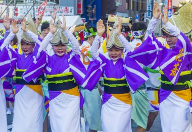 Tokyo - Ağustos 26: Katılımcılar Awa Odori Festivali, Tokyo, Japonya üzerinde 26 Ağustos 2018. AWA Odori Japonya'nın en büyük dans festivalidir
