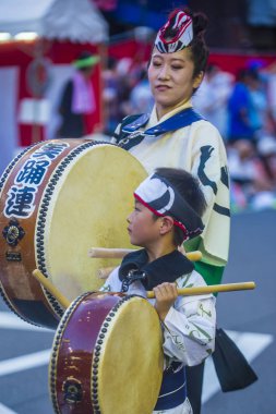 Tokyo - Ağustos 26: Tokyo, Japonya üzerinde 26 Ağustos 2018 Awa Odori Festivali katılımcı. AWA Odori Japonya'nın en büyük dans festivalidir