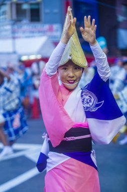 Tokyo - Ağustos 26: Tokyo, Japonya üzerinde 26 Ağustos 2018 Awa Odori Festivali katılımcı. AWA Odori Japonya'nın en büyük dans festivalidir