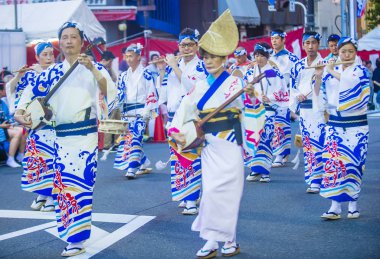 Tokyo - Ağustos 26: Katılımcılar Awa Odori Festivali, Tokyo, Japonya üzerinde 26 Ağustos 2018. AWA Odori Japonya'nın en büyük dans festivalidir