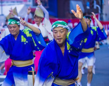 Tokyo - Ağustos 26: Katılımcılar Awa Odori Festivali, Tokyo, Japonya üzerinde 26 Ağustos 2018. AWA Odori Japonya'nın en büyük dans festivalidir