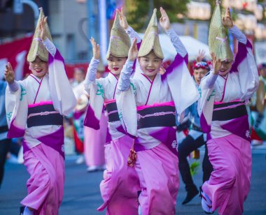 Tokyo - Ağustos 26: Katılımcılar Awa Odori Festivali, Tokyo, Japonya üzerinde 26 Ağustos 2018. AWA Odori Japonya'nın en büyük dans festivalidir