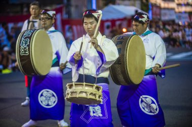 Tokyo - Ağustos 26: Katılımcılar Awa Odori Festivali, Tokyo, Japonya üzerinde 26 Ağustos 2018. AWA Odori Japonya'nın en büyük dans festivalidir