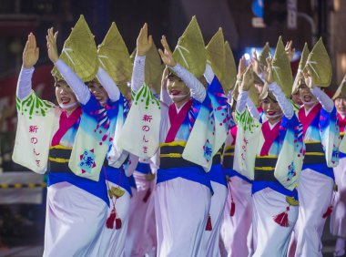 Tokyo - Ağustos 26: Katılımcılar Awa Odori Festivali, Tokyo, Japonya üzerinde 26 Ağustos 2018. AWA Odori Japonya'nın en büyük dans festivalidir