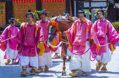 Kyoto - 15 Mayıs: Kyoto, Japonya üzerinde 15 Mayıs 2018 Aoi Matsuri katılımcılar. AOI Mastsuri tarihlerinde Kyoto, Japonya'da üç ana yıllık festivaller biridir