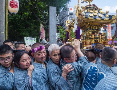 Tokyo - 19 Mayıs: Tokyo, Japonya üzerinde 19 Mayıs 2018 Kanda Matsuri katılımcılar. Kanda Matsuri Tokyo, Japonya'nın üç ana festivaller biridir