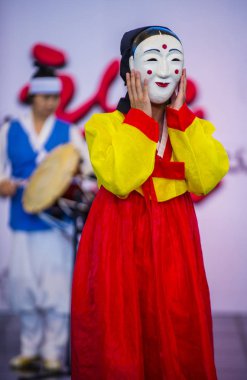 Andong, Kore - Ekim 01: traditinal Andong Güney Kore, Kore Maskdance üzerinde 01 Ekim 2018 gerçekleştirme aktörler, Maskdance Festivali Andong içinde her yıl düzenlenen