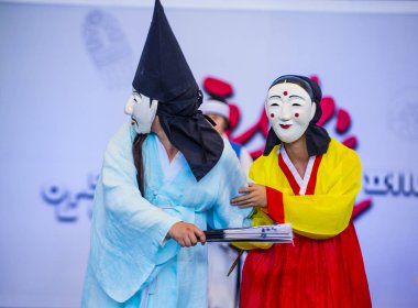 Andong, Kore - Ekim 01: traditinal Andong Güney Kore, Kore Maskdance üzerinde 01 Ekim 2018 gerçekleştirme aktörler, Maskdance Festivali Andong içinde her yıl düzenlenen