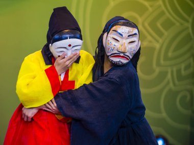 Andong, Kore - Ekim 01: traditinal Andong Güney Kore, Kore Maskdance üzerinde 01 Ekim 2018 gerçekleştirme aktörler, Maskdance Festivali Andong içinde her yıl düzenlenen