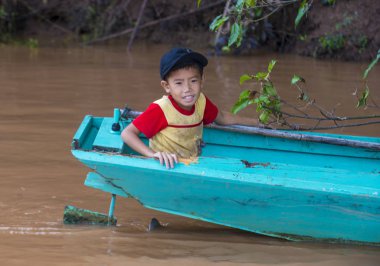 Luang Prabang, Laos - Ağustos 12: Laos balıkçı Luang Prabang Laos Mekong üzerinde 12 Ağustos 2018, Mekong Nehri, Asya'nın en uzun nehir biridir