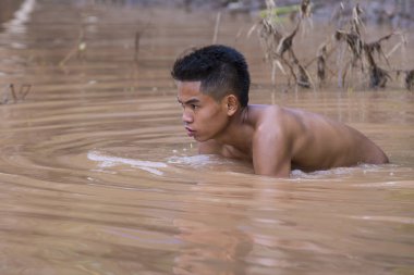 Luang Prabang, Laos - Ağustos 12: Laos balıkçı Luang Prabang Laos Mekong üzerinde 12 Ağustos 2018, Mekong Nehri, Asya'nın en uzun nehir biridir