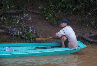 Luang Prabang, Laos - Ağustos 12: Laos balıkçı Luang Prabang Laos Mekong üzerinde 12 Ağustos 2018, Mekong Nehri, Asya'nın en uzun nehir biridir