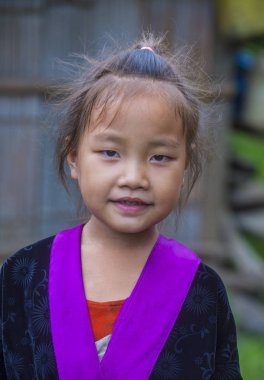 Bam Na Ouan, Laos - Ağustos 13: Bam Na Ouan köyü Laos üzerinde 13 Ağustos 2018 Hmong azınlıkta kızdan. Hmong azınlık Laos 49 etnik gruplarından biridir 