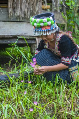 Bam Na Ouan, Laos - Ağustos 13: Bam Na Ouan köyü Laos üzerinde 13 Ağustos 2018 Hmong azınlıkta kızdan. Hmong azınlık Laos 49 etnik gruplarından biridir 