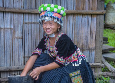 Bam Na Ouan, Laos - Ağustos 13: Bam Na Ouan köyü Laos üzerinde 13 Ağustos 2018 Hmong azınlıkta kızdan. Hmong azınlık Laos 49 etnik gruplarından biridir 