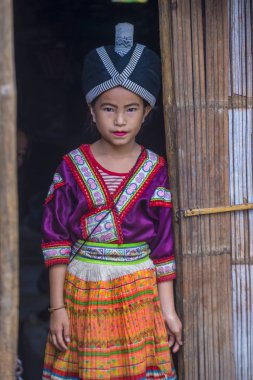 Bam Na Ouan, Laos - Ağustos 13: Bam Na Ouan köyü Laos üzerinde 13 Ağustos 2018 Hmong azınlıkta kızdan. Hmong azınlık Laos 49 etnik gruplarından biridir 