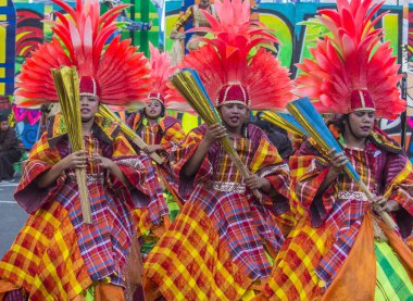 Manila, Filipinler - 27 Nisan: Aliwan fiesta üzerinde 27 Nisan 2018 Manila Filipinler katılımcılar. Aliwan Fiesta farklı kültürel festivaller Filipinler toplar yıllık bir olaydır