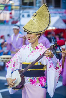 Tokyo - Ağustos 26: Tokyo, Japonya üzerinde 26 Ağustos 2018 Awa Odori Festivali katılımcı. AWA Odori Japonya'nın en büyük dans festivalidir