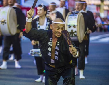 Tokyo - Ağustos 26: Katılımcılar Awa Odori Festivali, Tokyo, Japonya üzerinde 26 Ağustos 2018. AWA Odori Japonya'nın en büyük dans festivalidir