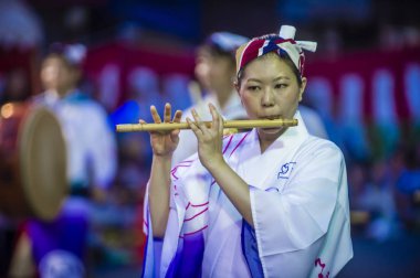 Tokyo - Ağustos 26: Tokyo, Japonya üzerinde 26 Ağustos 2018 Awa Odori Festivali katılımcı. AWA Odori Japonya'nın en büyük dans festivalidir