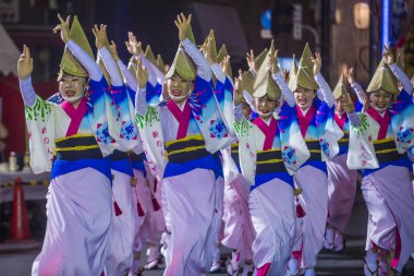Tokyo - Ağustos 26: Katılımcılar Awa Odori Festivali, Tokyo, Japonya üzerinde 26 Ağustos 2018. AWA Odori Japonya'nın en büyük dans festivalidir