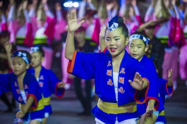 Tokyo - Ağustos 26: Katılımcılar Awa Odori Festivali, Tokyo, Japonya üzerinde 26 Ağustos 2018. AWA Odori Japonya'nın en büyük dans festivalidir