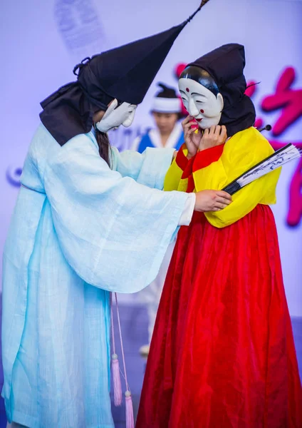 Andong Südkorea 2018 Schauspieler Führen Den Traditionellen Koreanischen Maskentanz Bei — Stockfoto