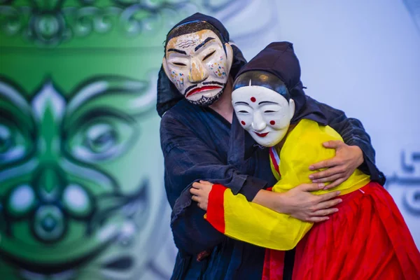 Andong, Kore - Ekim 01: traditinal Andong Güney Kore, Kore Maskdance üzerinde 01 Ekim 2018 gerçekleştirme aktörler, Maskdance Festivali Andong içinde her yıl düzenlenen