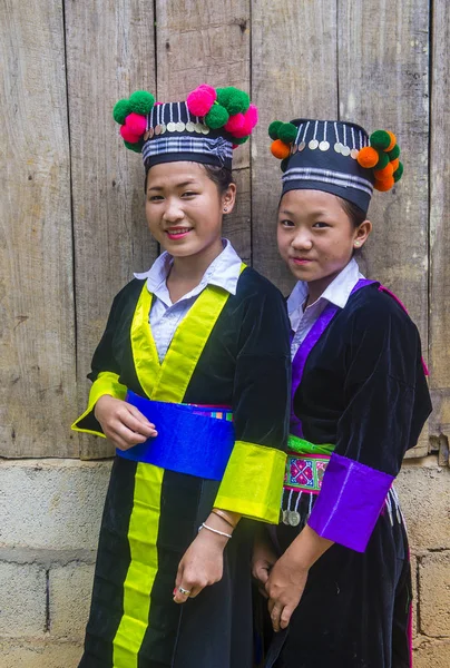 Bam Na Ouan, Laos - Ağustos 13: Bam Na Ouan köyü Laos üzerinde 13 Ağustos 2018 Hmong azınlıkta kızlardan. Hmong azınlık Laos 49 etnik gruplarından biridir 