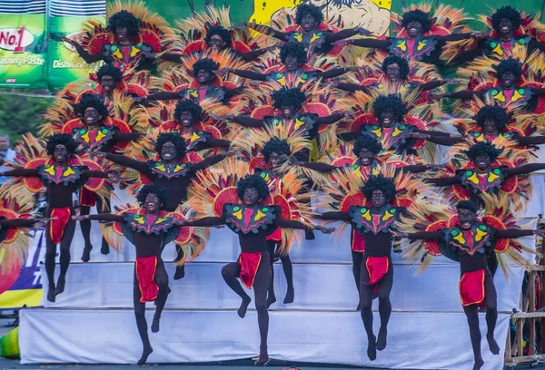 Manila, Filipinler - 27 Nisan: Aliwan fiesta üzerinde 27 Nisan 2018 Manila Filipinler katılımcılar. Aliwan Fiesta farklı kültürel festivaller Filipinler toplar yıllık bir olaydır