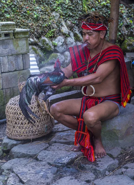 Banaue, Filipinler - Mayıs 02: Banaue 02 Mayıs 2018 Filipinler Ifugao azınlık bir adam portresi. Kuzey Filipinler dağların çoğunlukla canlı Ifugao azınlık