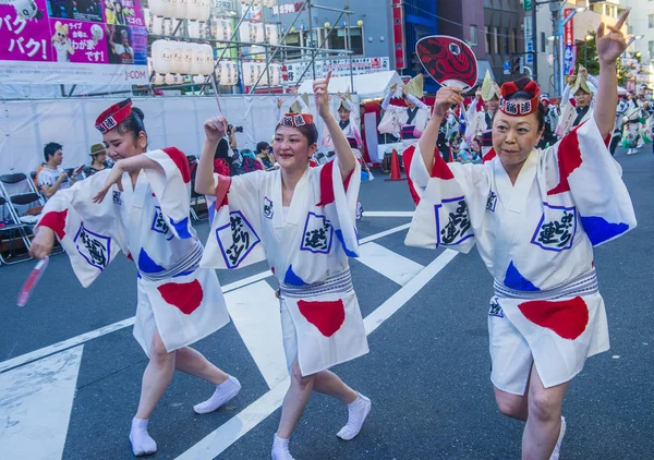 Tokyo - Ağustos 26: Katılımcılar Awa Odori Festivali, Tokyo, Japonya üzerinde 26 Ağustos 2018. AWA Odori Japonya'nın en büyük dans festivalidir