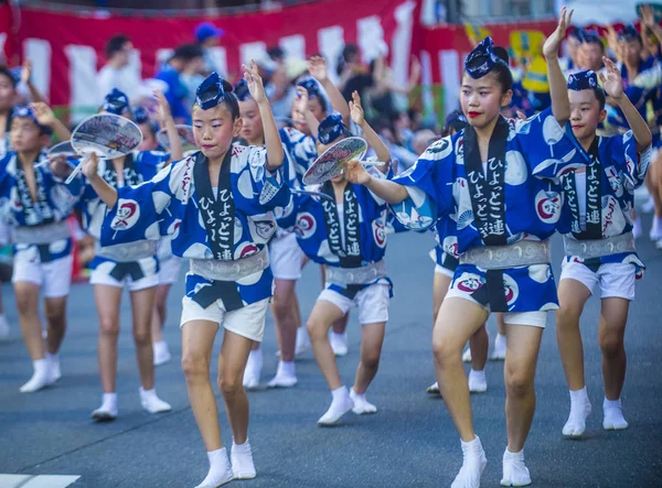 Tokyo - Ağustos 26: Katılımcılar Awa Odori Festivali, Tokyo, Japonya üzerinde 26 Ağustos 2018. AWA Odori Japonya'nın en büyük dans festivalidir