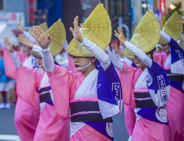 Tokyo - Ağustos 26: Katılımcılar Awa Odori Festivali, Tokyo, Japonya üzerinde 26 Ağustos 2018. AWA Odori Japonya'nın en büyük dans festivalidir