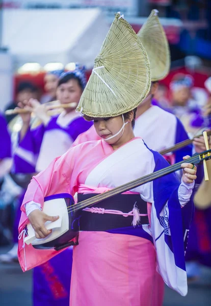 Tokyo - Ağustos 26: Katılımcılar Awa Odori Festivali, Tokyo, Japonya üzerinde 26 Ağustos 2018. AWA Odori Japonya'nın en büyük dans festivalidir