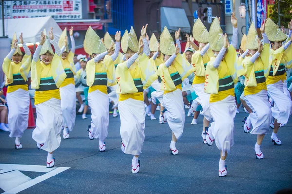 Tokyo - Ağustos 26: Katılımcılar Awa Odori Festivali, Tokyo, Japonya üzerinde 26 Ağustos 2018. AWA Odori Japonya'nın en büyük dans festivalidir