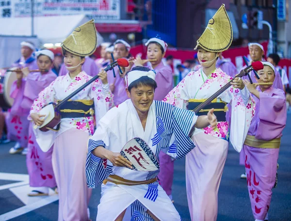 Tokyo - Ağustos 26: Katılımcılar Awa Odori Festivali, Tokyo, Japonya üzerinde 26 Ağustos 2018. AWA Odori Japonya'nın en büyük dans festivalidir
