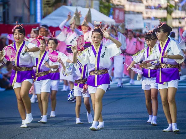 Tokyo - Ağustos 26: Katılımcılar Awa Odori Festivali, Tokyo, Japonya üzerinde 26 Ağustos 2018. AWA Odori Japonya'nın en büyük dans festivalidir