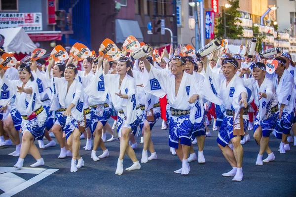 Tokyo - Ağustos 26: Katılımcılar Awa Odori Festivali, Tokyo, Japonya üzerinde 26 Ağustos 2018. AWA Odori Japonya'nın en büyük dans festivalidir