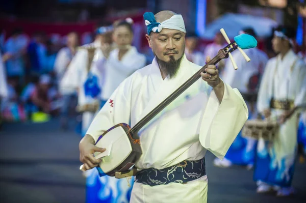 Tokyo - Ağustos 26: Katılımcılar Awa Odori Festivali, Tokyo, Japonya üzerinde 26 Ağustos 2018. AWA Odori Japonya'nın en büyük dans festivalidir
