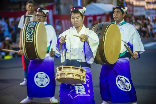 Tokyo - Ağustos 26: Katılımcılar Awa Odori Festivali, Tokyo, Japonya üzerinde 26 Ağustos 2018. AWA Odori Japonya'nın en büyük dans festivalidir