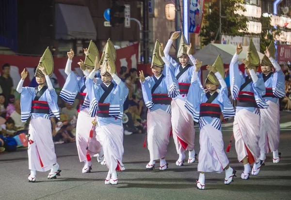 Tokyo - Ağustos 26: Katılımcılar Awa Odori Festivali, Tokyo, Japonya üzerinde 26 Ağustos 2018. AWA Odori Japonya'nın en büyük dans festivalidir