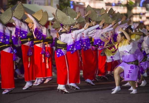 Tokyo - Ağustos 26: Katılımcılar Awa Odori Festivali, Tokyo, Japonya üzerinde 26 Ağustos 2018. AWA Odori Japonya'nın en büyük dans festivalidir