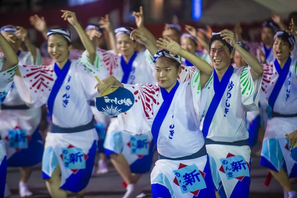 Tokyo - Ağustos 26: Katılımcılar Awa Odori Festivali, Tokyo, Japonya üzerinde 26 Ağustos 2018. AWA Odori Japonya'nın en büyük dans festivalidir