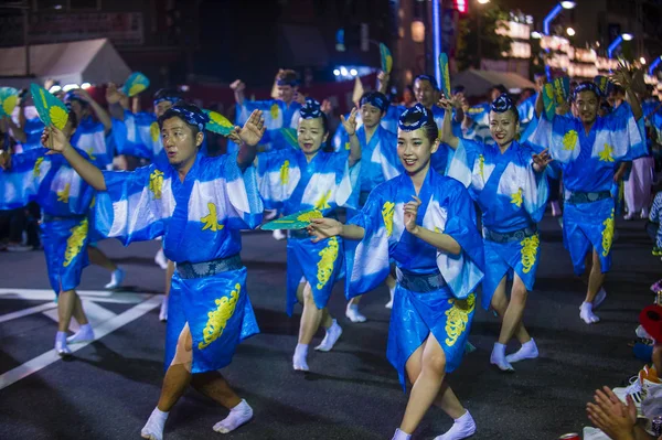 Tokyo - Ağustos 26: Katılımcılar Awa Odori Festivali, Tokyo, Japonya üzerinde 26 Ağustos 2018. AWA Odori Japonya'nın en büyük dans festivalidir