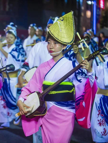 Tokyo - Ağustos 26: Katılımcılar Awa Odori Festivali, Tokyo, Japonya üzerinde 26 Ağustos 2018. AWA Odori Japonya'nın en büyük dans festivalidir